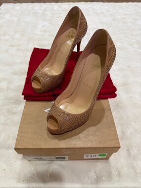 Christian Louboutin Suellena 120 Patent Burma Sz 35.5 Nude